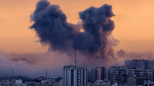 الطاغية ترامب وربيبه كيان يهود يشنان هجوماً وحشياً على إيران